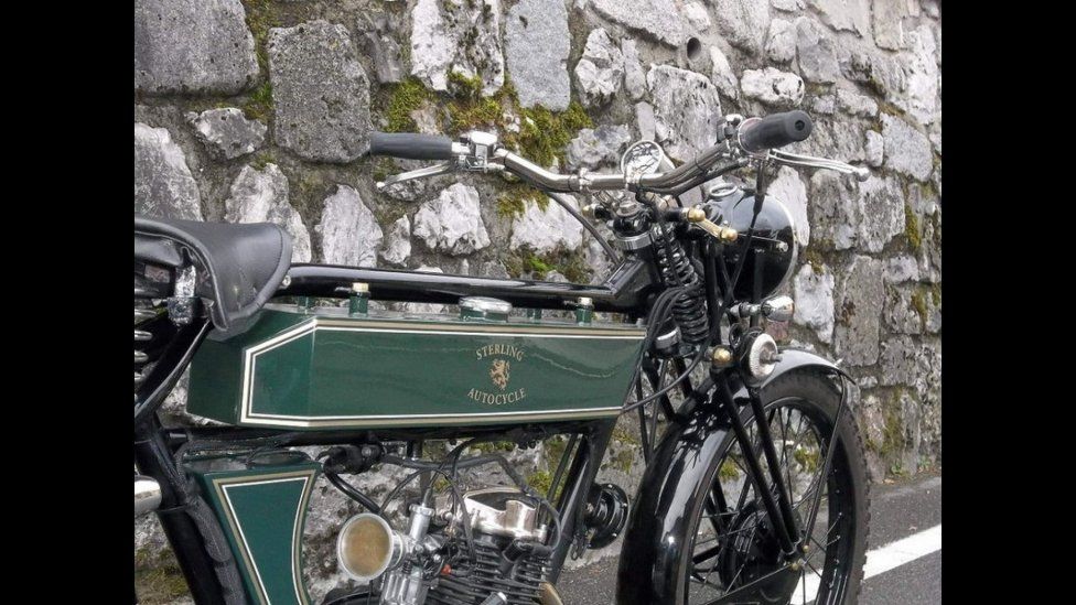 Moto - News: The Black Douglas Sterling: il ritorno delle sottocanna