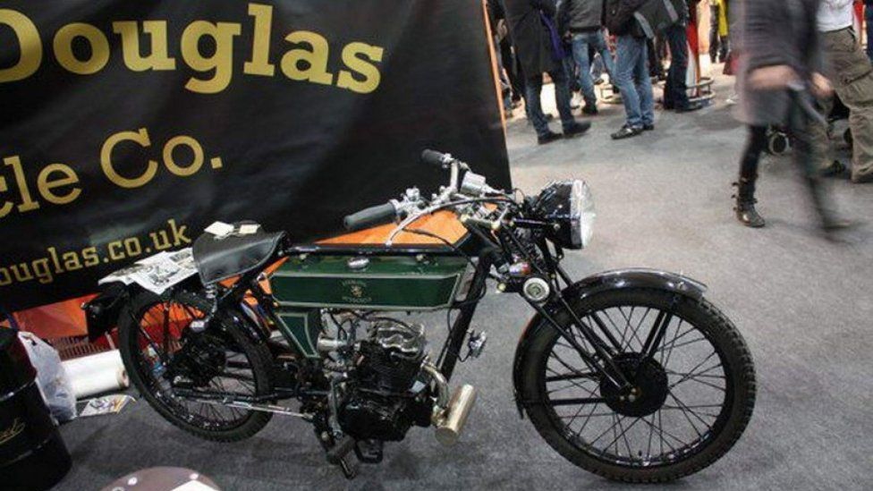 Moto - News: The Black Douglas Sterling: il ritorno delle sottocanna
