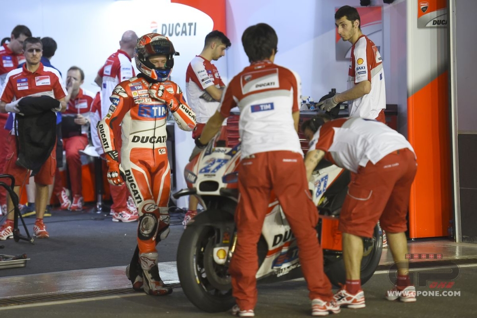 Stoner già in pista con la Ducati a Losail