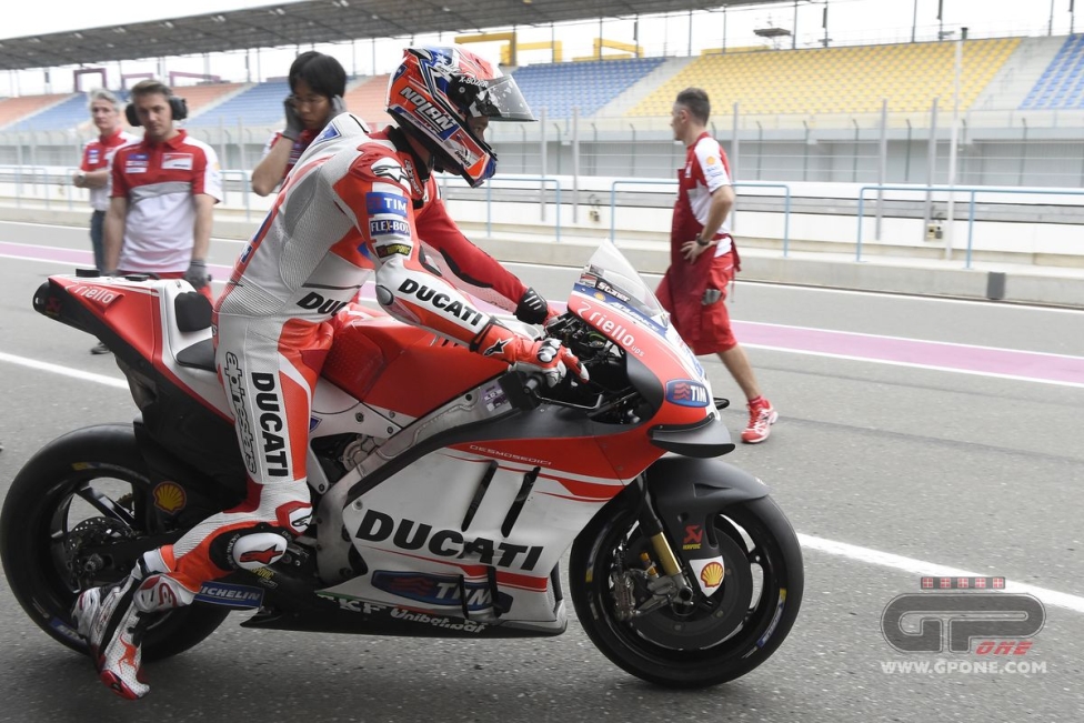 Stoner già in pista con la Ducati a Losail