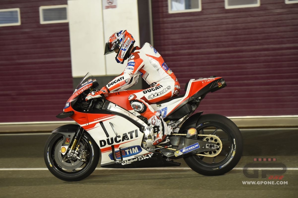 Stoner già in pista con la Ducati a Losail