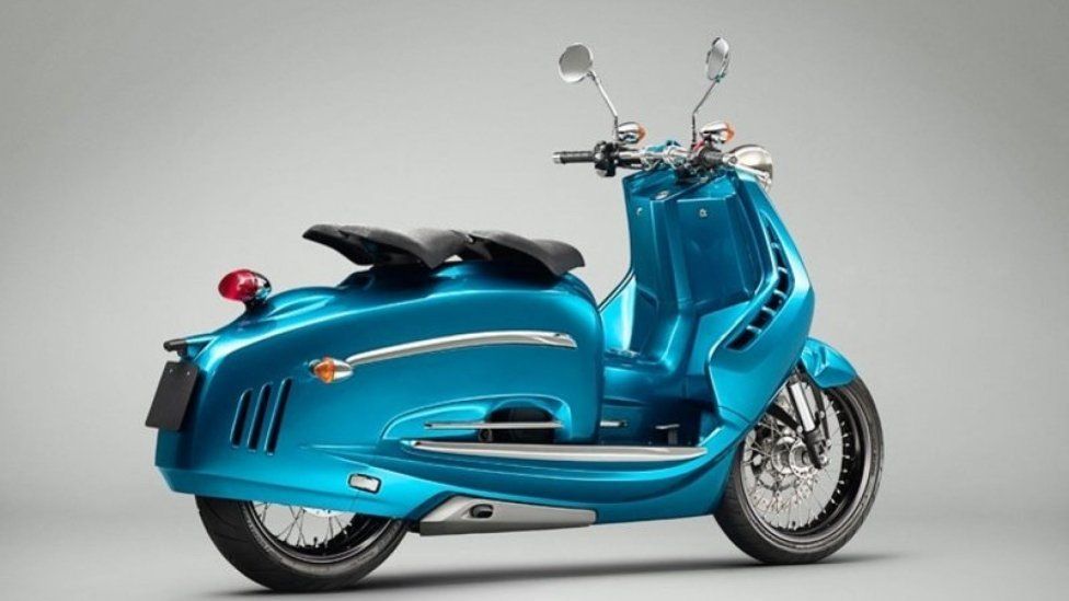 Moto - News: PiperMoto J Series: scooter classico con motore KTM 690