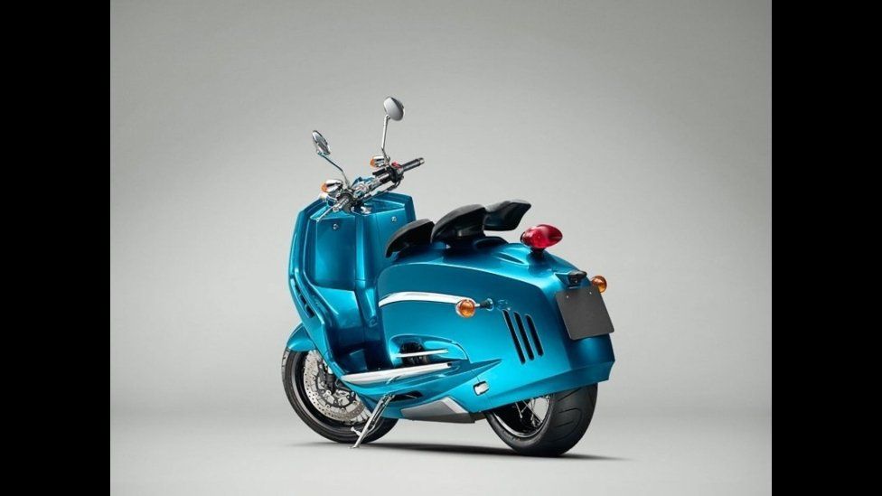 Moto - News: PiperMoto J Series: scooter classico con motore KTM 690