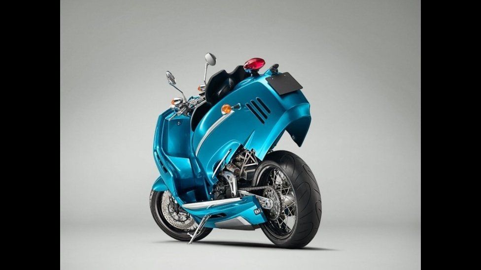 Moto - News: PiperMoto J Series: scooter classico con motore KTM 690