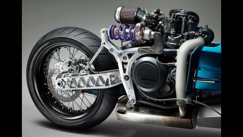 Moto - News: PiperMoto J Series: scooter classico con motore KTM 690
