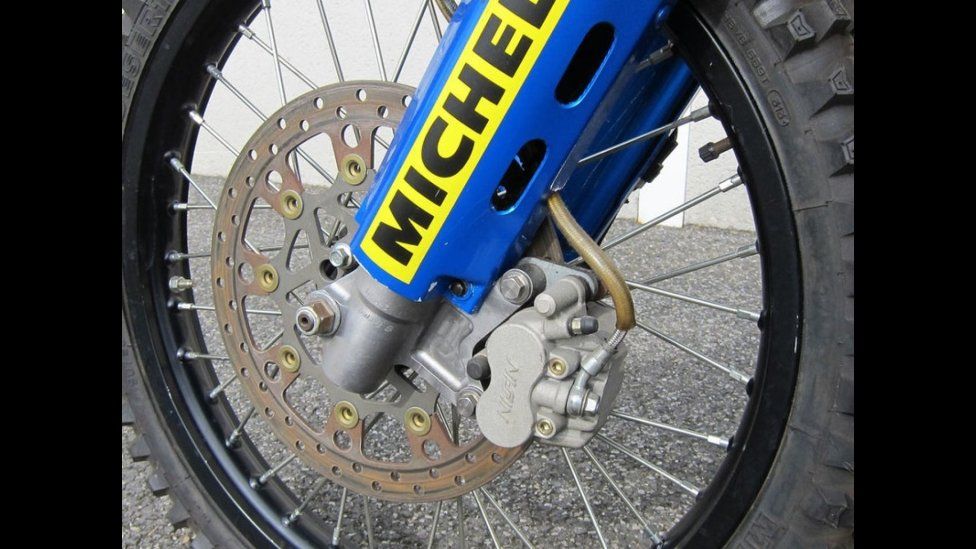 Moto - News: Yamaha YZE OWD8 del 1993 di Stephane Peterhansel in vendita