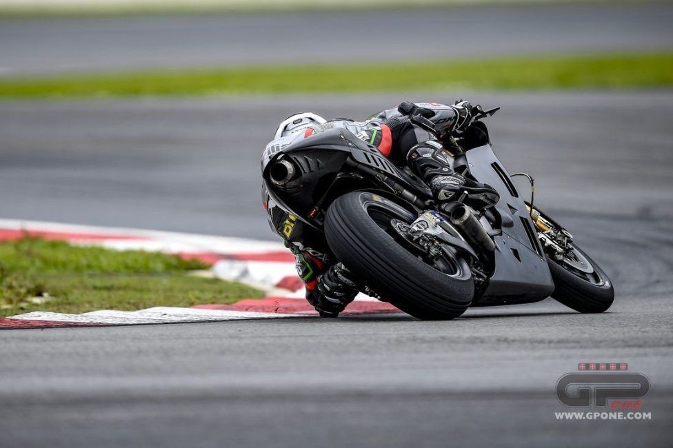 MotoGP: FOTO. Pirro e i suoi 'fratelli': i tester in azione a Sepang