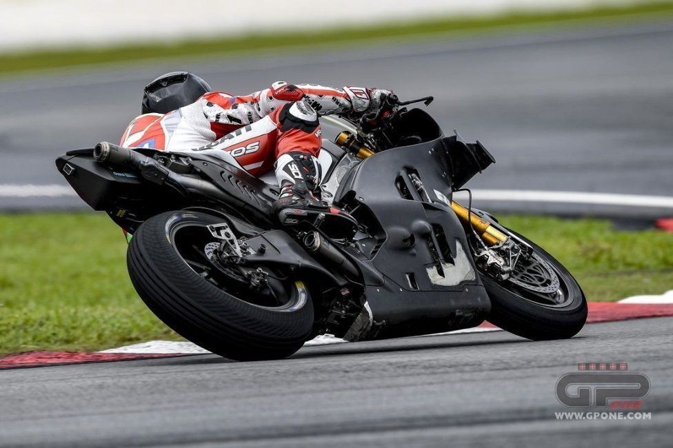 MotoGP: FOTO. Pirro e i suoi 'fratelli': i tester in azione a Sepang