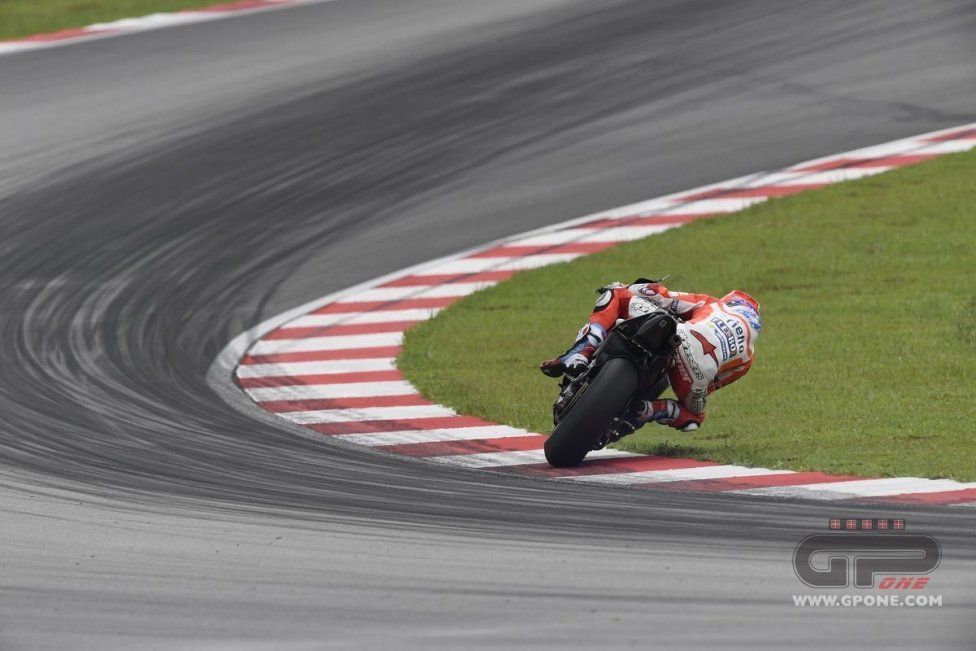 MotoGP: Sepang, curva 3: chi è più di traverso?