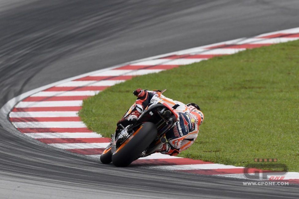 MotoGP: Sepang, curva 3: chi è più di traverso?