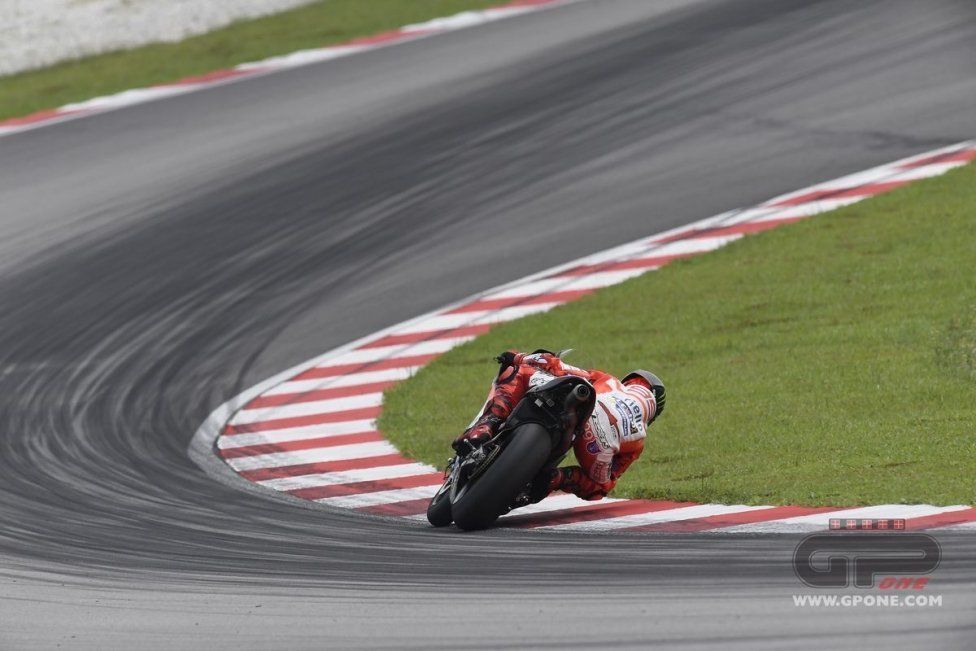 MotoGP: Sepang, curva 3: chi è più di traverso?