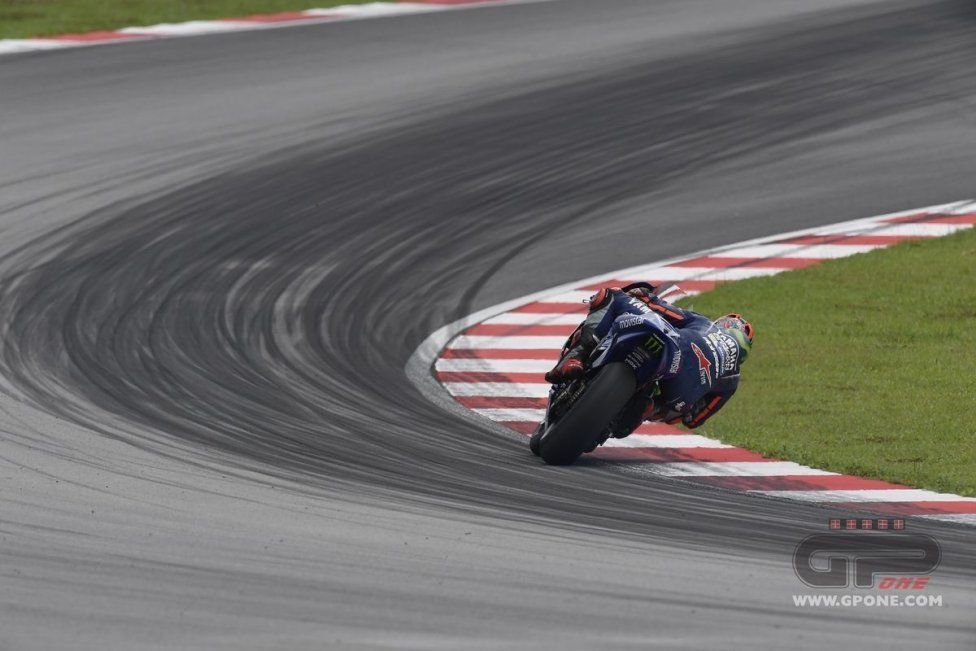 MotoGP: Sepang, curva 3: chi è più di traverso?