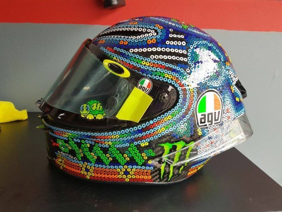 MotoGP: Messico e... Malesia: il casco di Valentino per i test