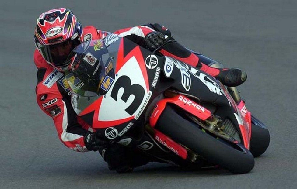 Corser su Aprilia, anno 2000