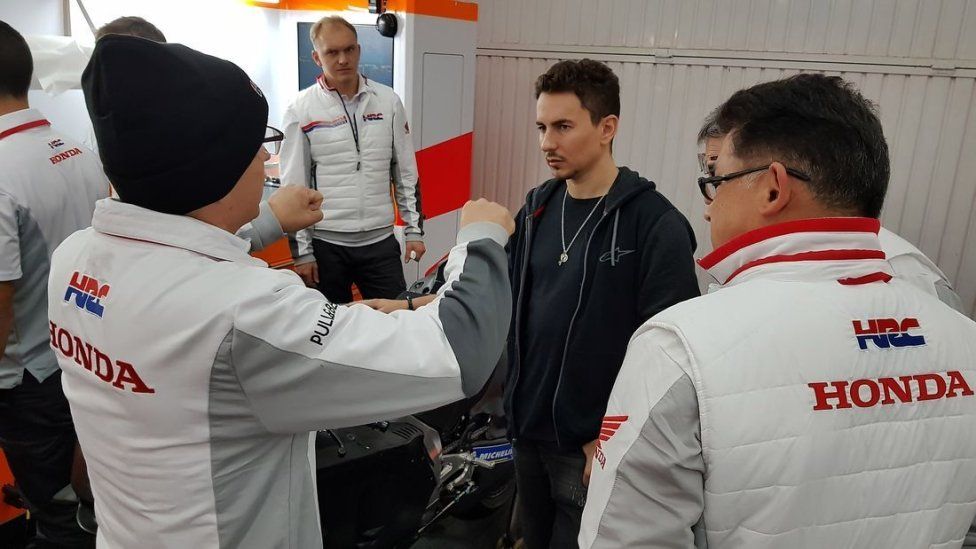 MotoGP: La prima volta di Lorenzo in Honda: le foto mai viste