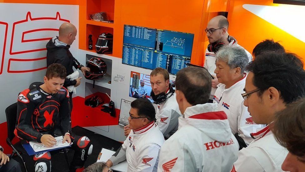 MotoGP: La prima volta di Lorenzo in Honda: le foto mai viste