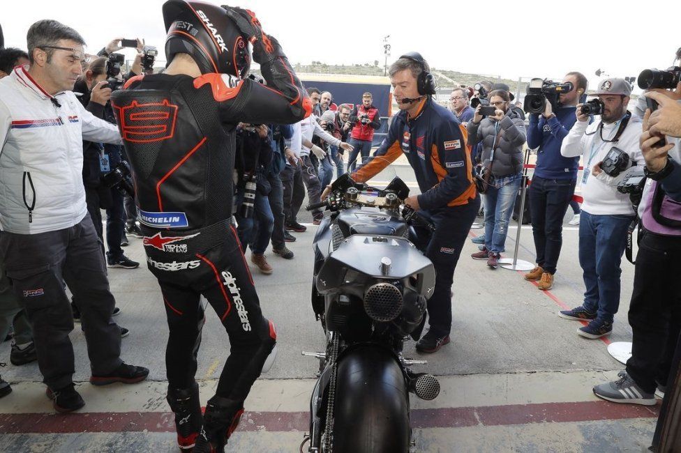 MotoGP: La prima volta di Lorenzo in Honda: le foto mai viste