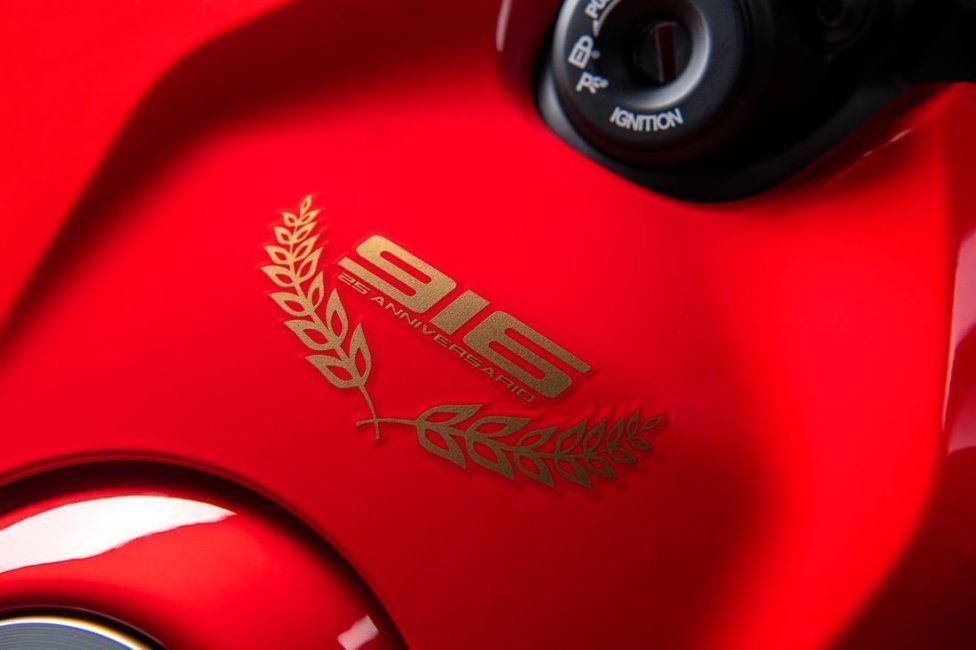 Moto - News: Carl Fogarty svela la Ducati Panigale V4 25° Anniversario 916