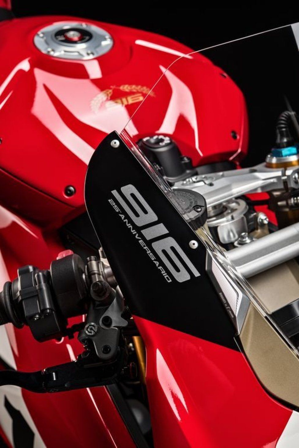 Moto - News: Carl Fogarty svela la Ducati Panigale V4 25° Anniversario 916