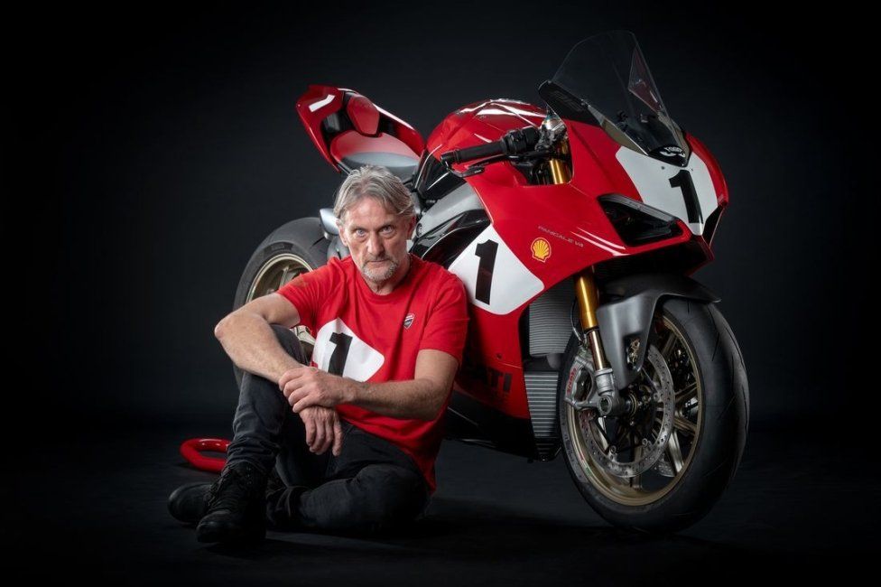 Moto - News: Carl Fogarty svela la Ducati Panigale V4 25° Anniversario 916