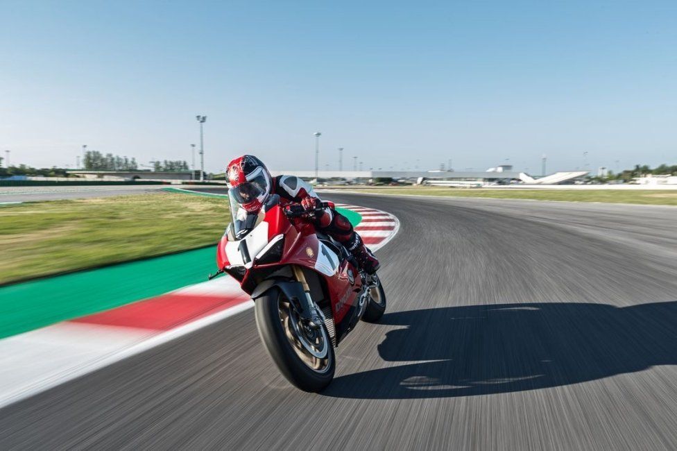 Moto - News: Carl Fogarty svela la Ducati Panigale V4 25° Anniversario 916