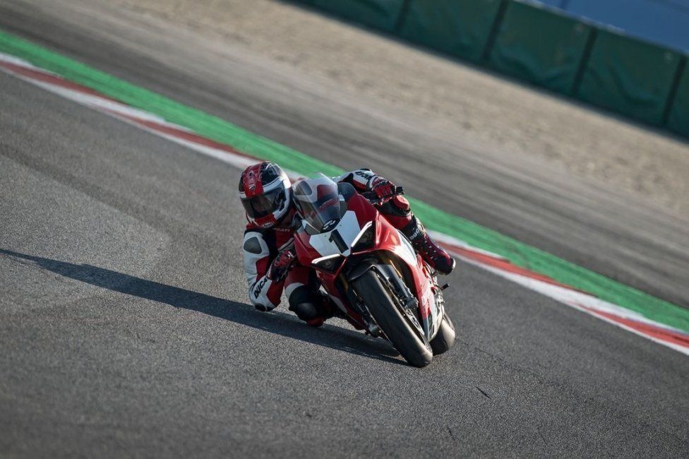 Moto - News: Carl Fogarty svela la Ducati Panigale V4 25° Anniversario 916