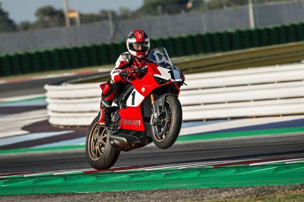 Moto - News: Carl Fogarty svela la Ducati Panigale V4 25° Anniversario 916