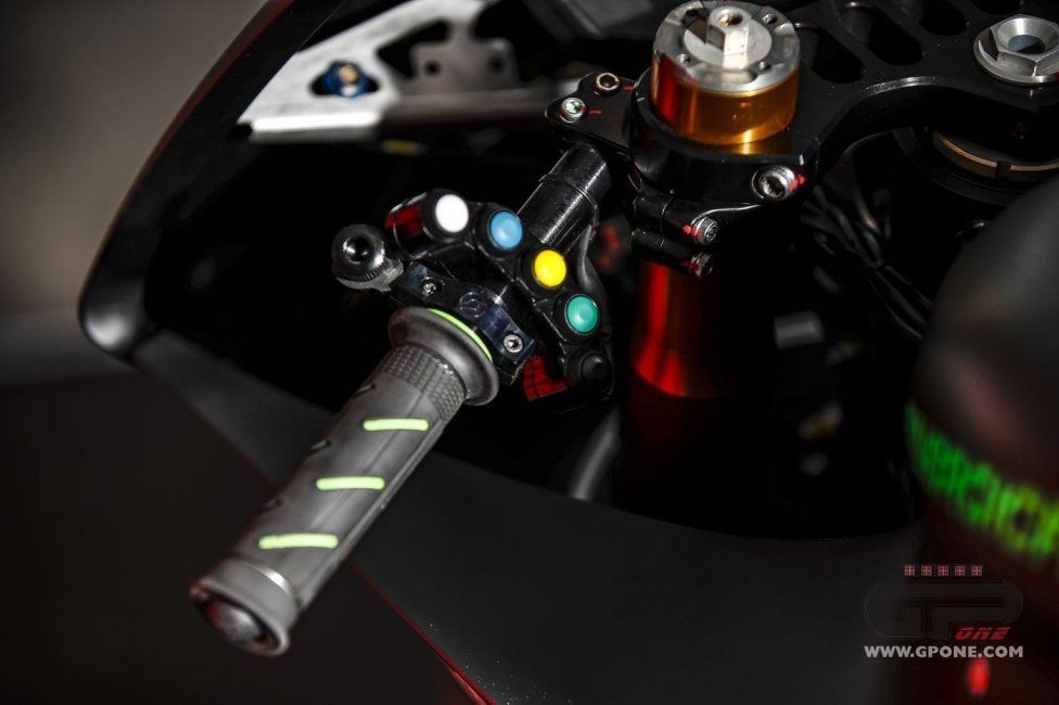 Moto - Test: PROVA Energica Ego Corsa: in pista col cuore elettrico