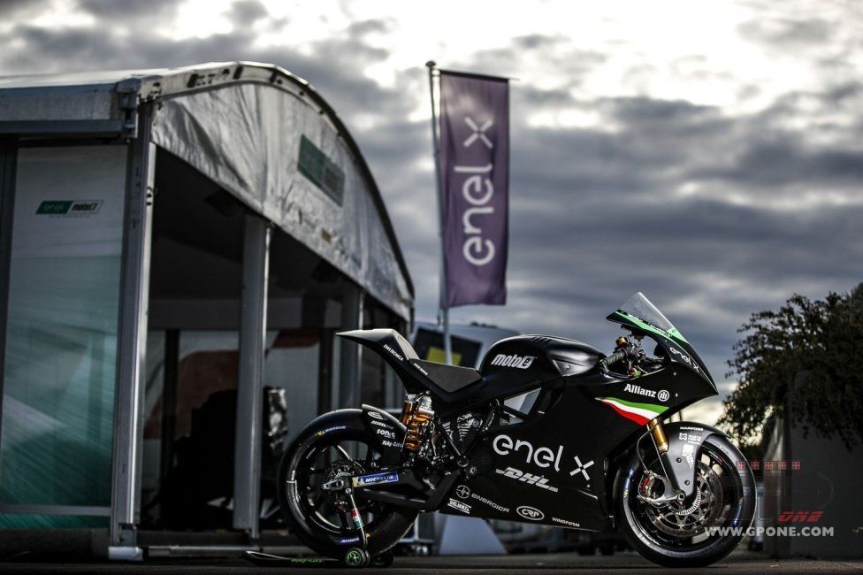 Moto - Test: PROVA Energica Ego Corsa: in pista col cuore elettrico