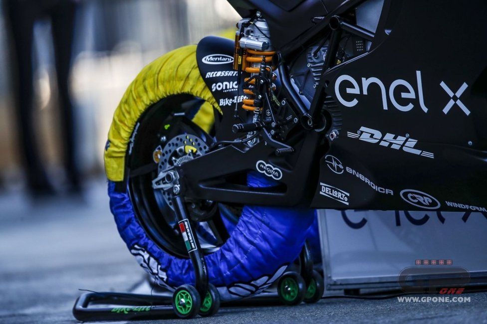 Moto - Test: PROVA Energica Ego Corsa: in pista col cuore elettrico