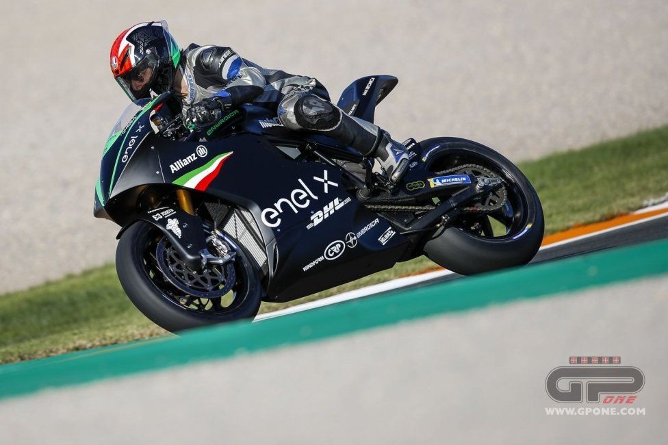 Moto - Test: PROVA Energica Ego Corsa: in pista col cuore elettrico