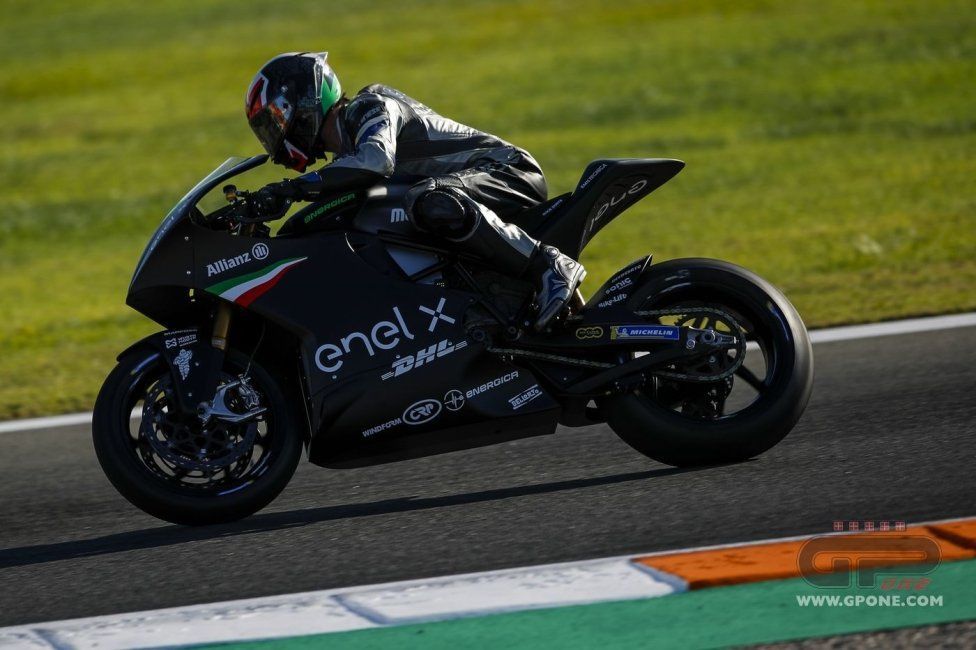 Moto - Test: PROVA Energica Ego Corsa: in pista col cuore elettrico