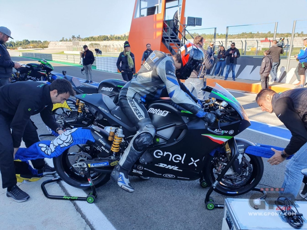 Moto - Test: PROVA Energica Ego Corsa: in pista col cuore elettrico