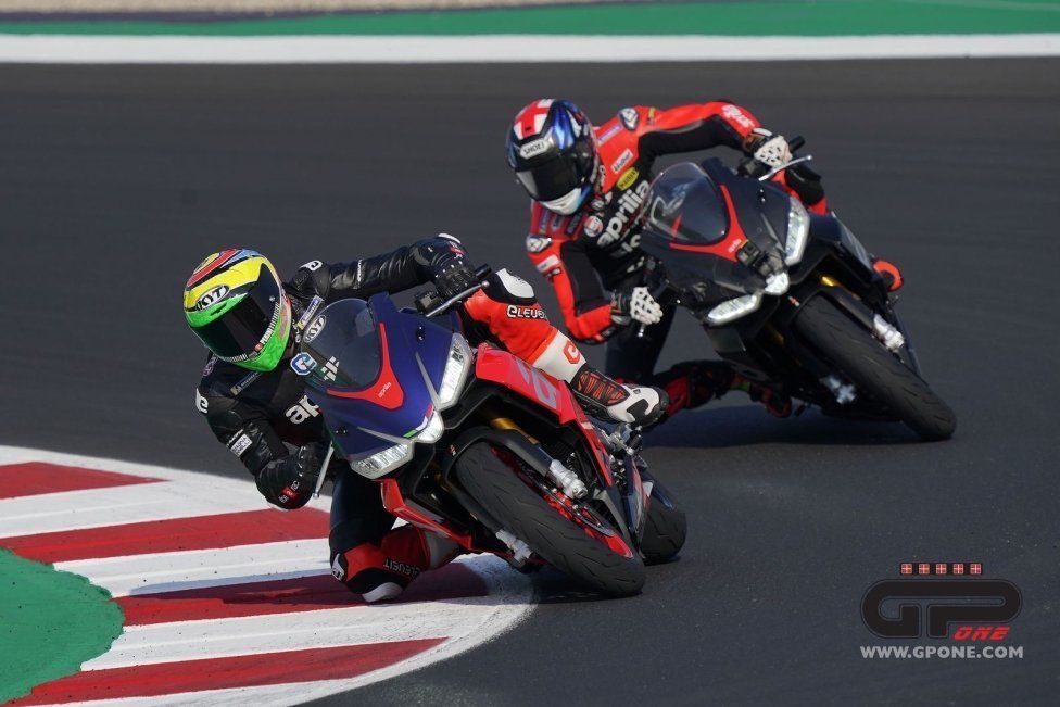Moto - News: I piloti Aprilia a Misano con la RS 660: "maneggevole e divertente"