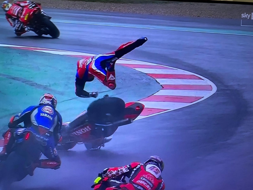 WSBK: Rea più forte della pioggia, trionfa anche a Magny-Cours!