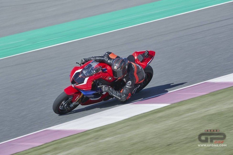 Moto - Test: Prova Honda CBR 1000 RR-R: una rivoluzione, mai stata così “cattiva”