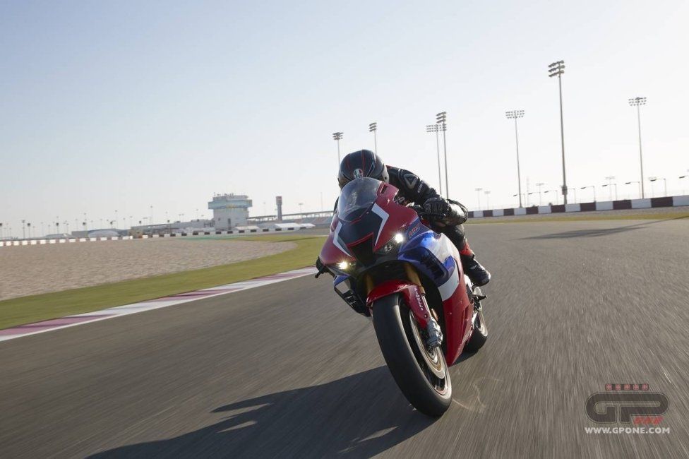 Moto - Test: Prova Honda CBR 1000 RR-R: una rivoluzione, mai stata così “cattiva”