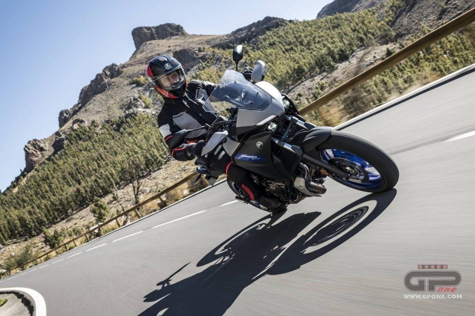 Moto - Test: Nuova Yamaha Tracer 700 2020, non solo “sguardo R1” ed Euro 5