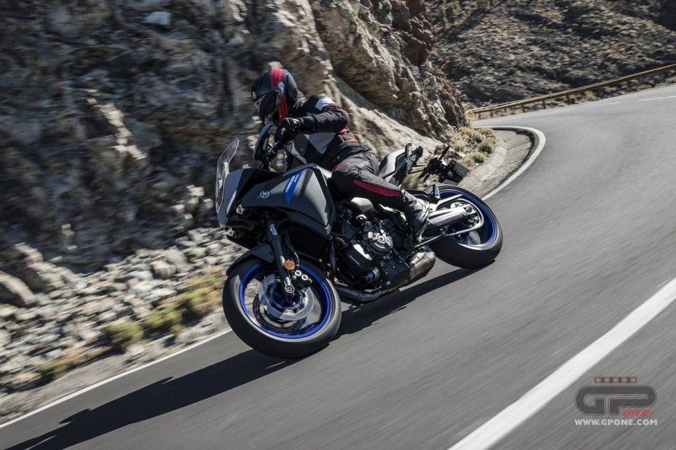 Moto - Test: Nuova Yamaha Tracer 700 2020, non solo “sguardo R1” ed Euro 5