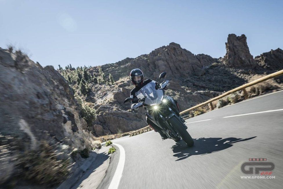 Moto - Test: Nuova Yamaha Tracer 700 2020, non solo “sguardo R1” ed Euro 5