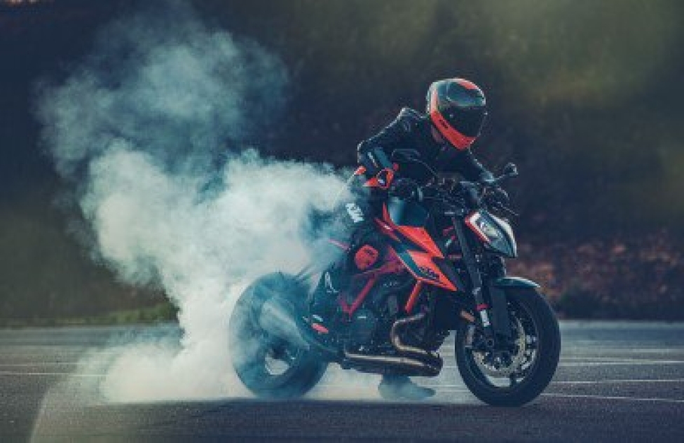 Moto - Test: PROVA KTM Super Duke 1290 R: Bestia nell'anima, ringhia ma non azzanna