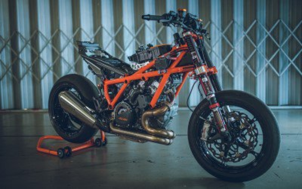 Moto - Test: PROVA KTM Super Duke 1290 R: Bestia nell'anima, ringhia ma non azzanna