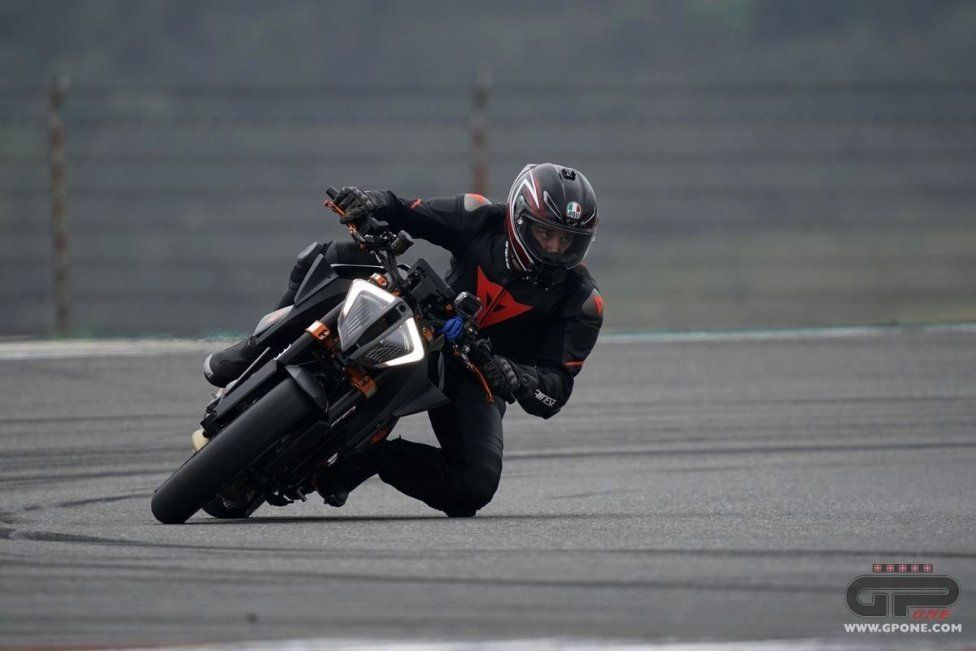 Moto - Test: PROVA KTM Super Duke 1290 R: Bestia nell'anima, ringhia ma non azzanna