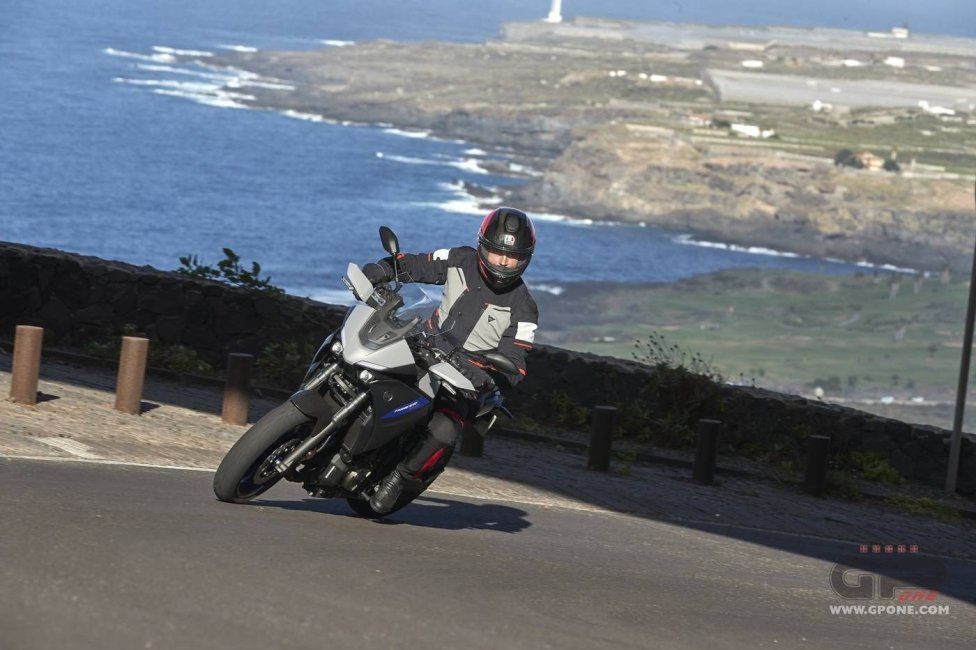 Moto - Test: Nuova Yamaha Tracer 700 2020, non solo “sguardo R1” ed Euro 5