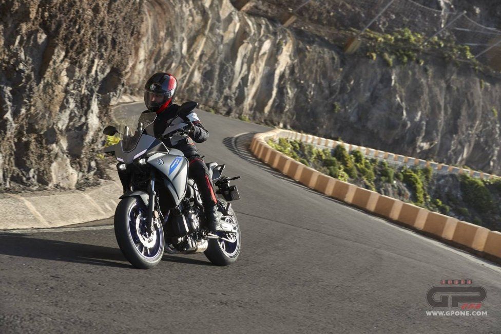 Moto - Test: Nuova Yamaha Tracer 700 2020, non solo “sguardo R1” ed Euro 5
