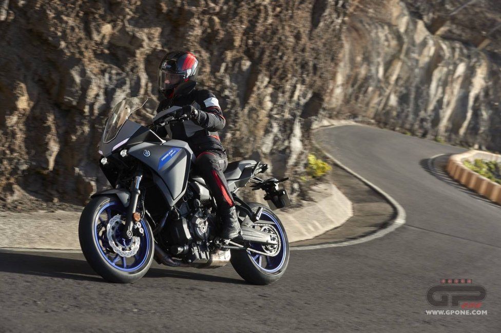 Moto - Test: Nuova Yamaha Tracer 700 2020, non solo “sguardo R1” ed Euro 5