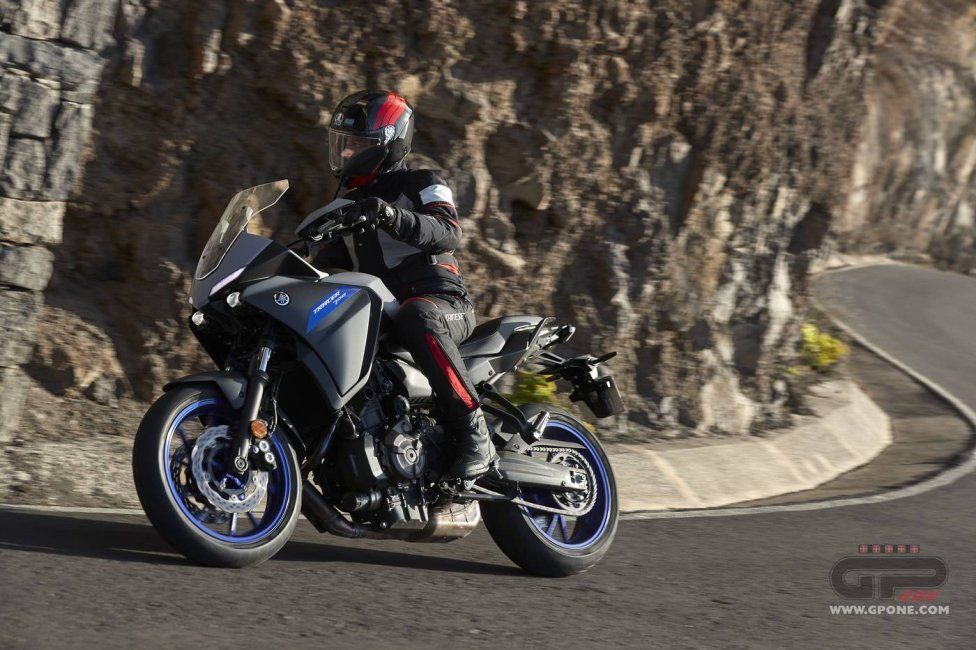 Moto - Test: Nuova Yamaha Tracer 700 2020, non solo “sguardo R1” ed Euro 5