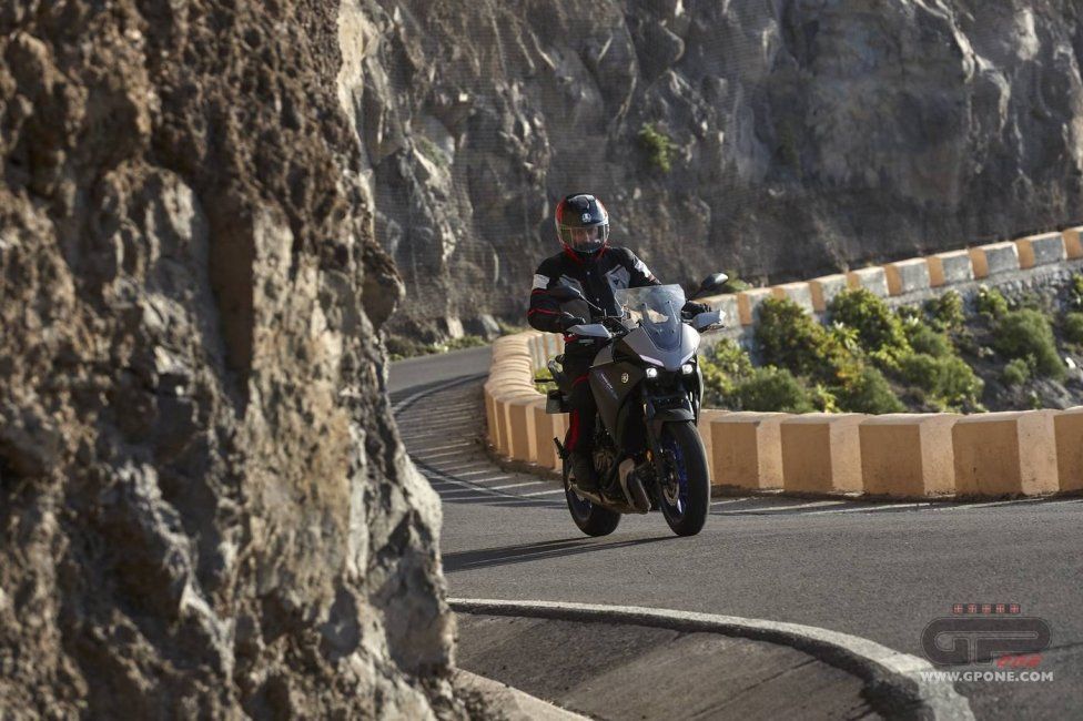 Moto - Test: Nuova Yamaha Tracer 700 2020, non solo “sguardo R1” ed Euro 5