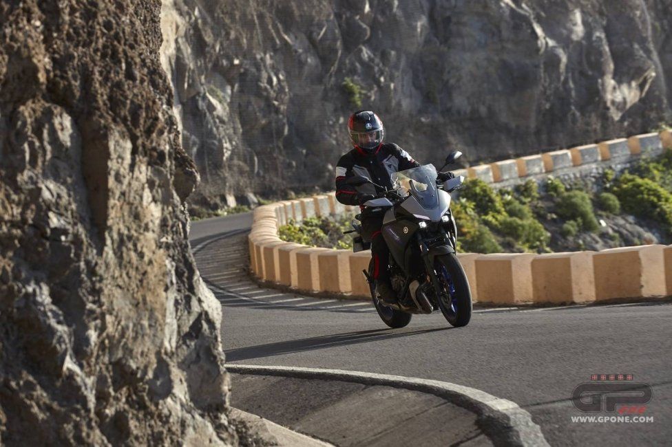 Moto - Test: Nuova Yamaha Tracer 700 2020, non solo “sguardo R1” ed Euro 5