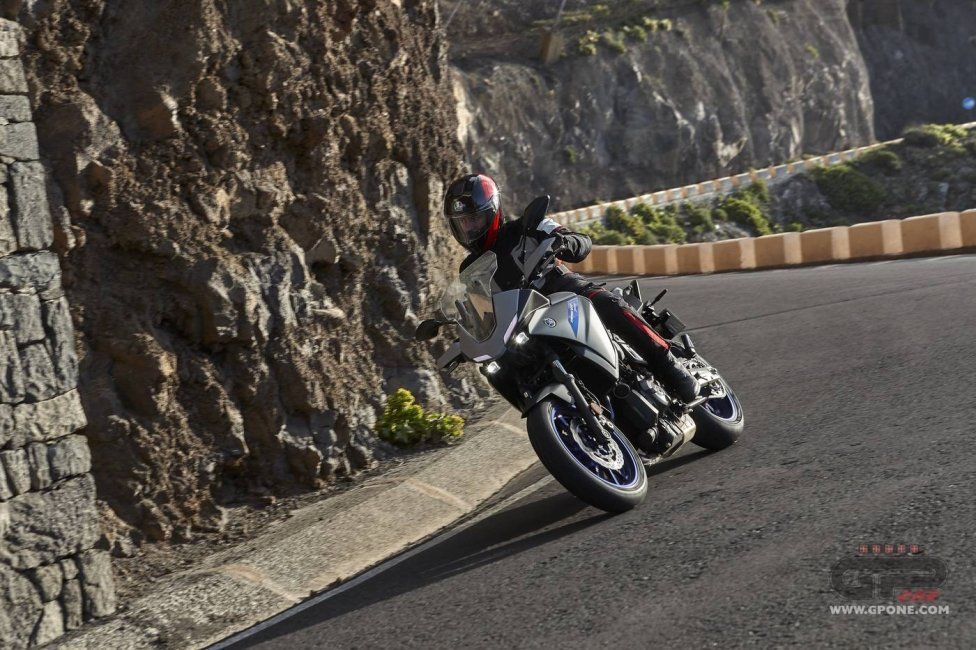 Moto - Test: Nuova Yamaha Tracer 700 2020, non solo “sguardo R1” ed Euro 5